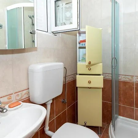 Awesome In With House Sea View Apartman
